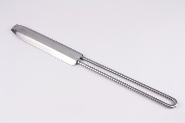 Protective spoon to protect the mucous membrane from rotating diamond tools